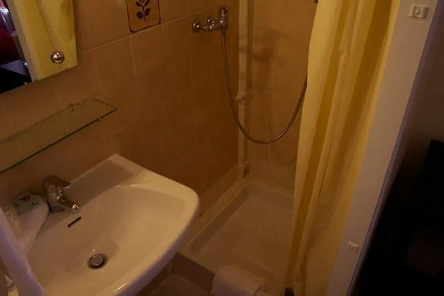 Hôtel Savoy Juan-les-Pins 2*,  France